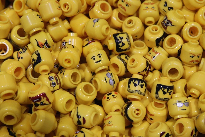 Lego, l’azienda sbaglia una tonalità di grigio: ritirati 129 mila set