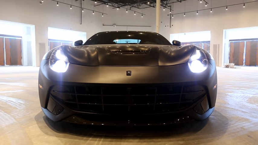 Ferrari F12berlinetta per fare le ciambelle col drifting a Miami [Video]