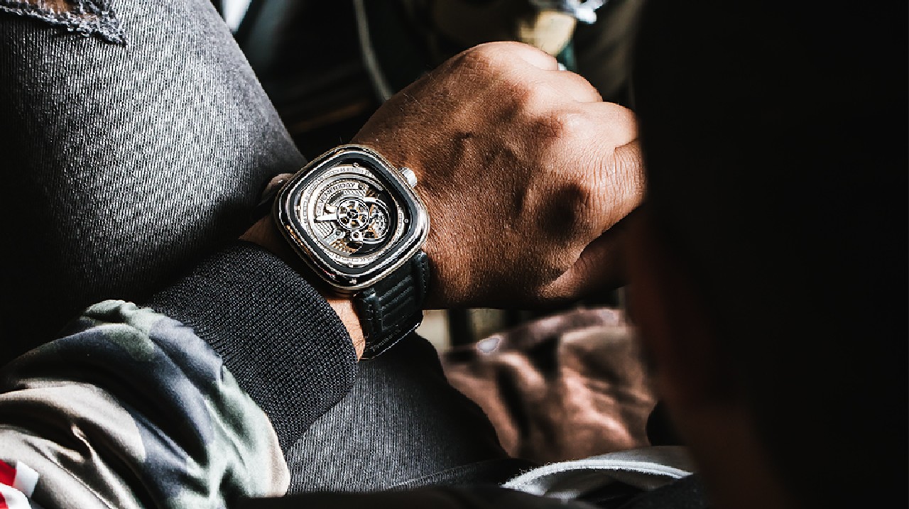 Sevenfriday S-Series orologio S2/01: il segnatempo che omaggia l’iconica forma quadrata