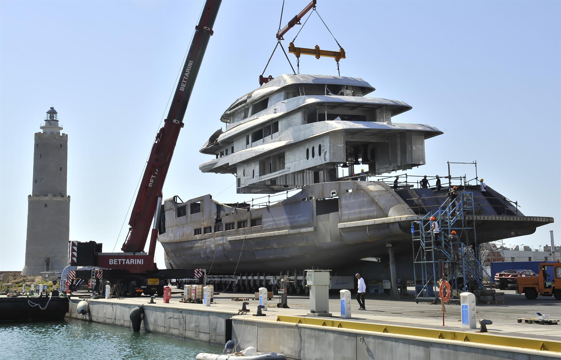 Yacht di lusso Benetti Alkhor: 70 metri di bellezza in costruzione