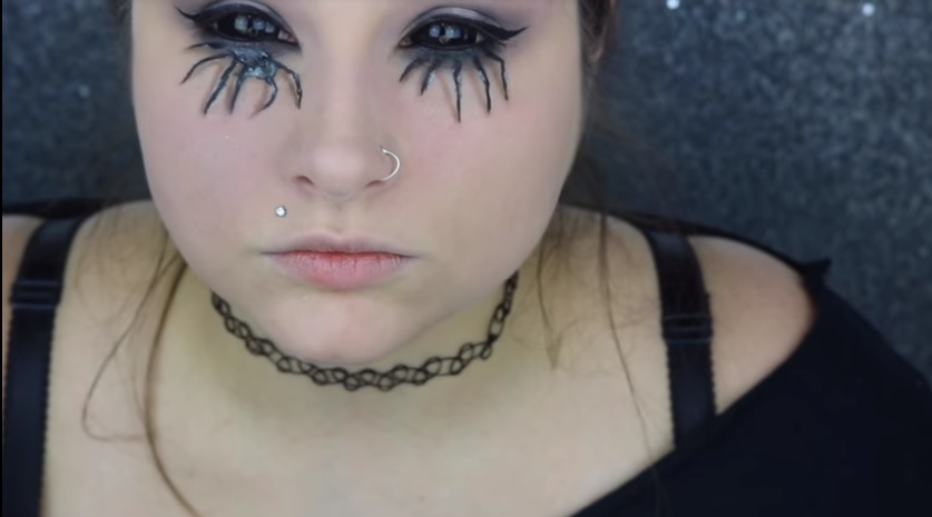 Make up per Halloween: come fare le ciglia ragno con il tutorial semplice