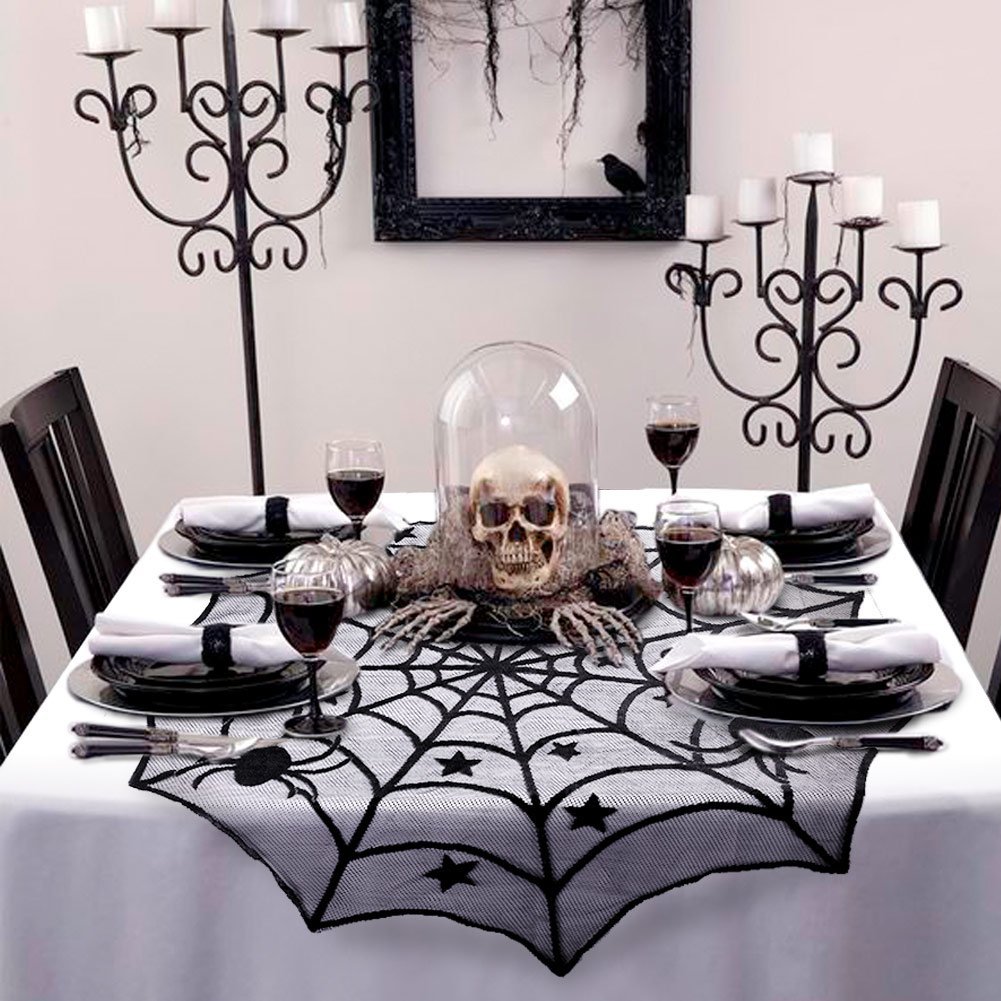 Decorazioni di Halloween sugli shop online: su Amazon possiamo comprare tutto il necessario per la tavola.