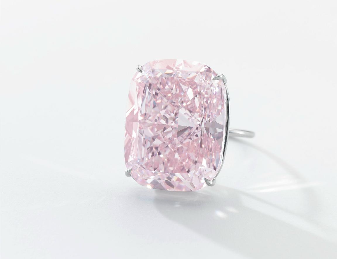 The Raj Pink, il più grande diamante fancy intense pink del mondo all&#8217;asta da Sotheby&#8217;s