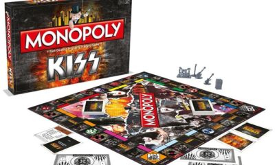 monopoly kiss