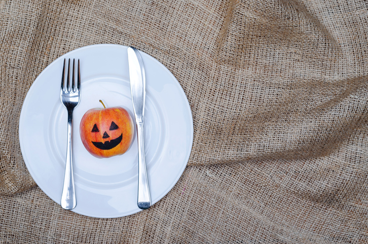 Il segnaposto di Halloween fai da te per la cena con gli amici