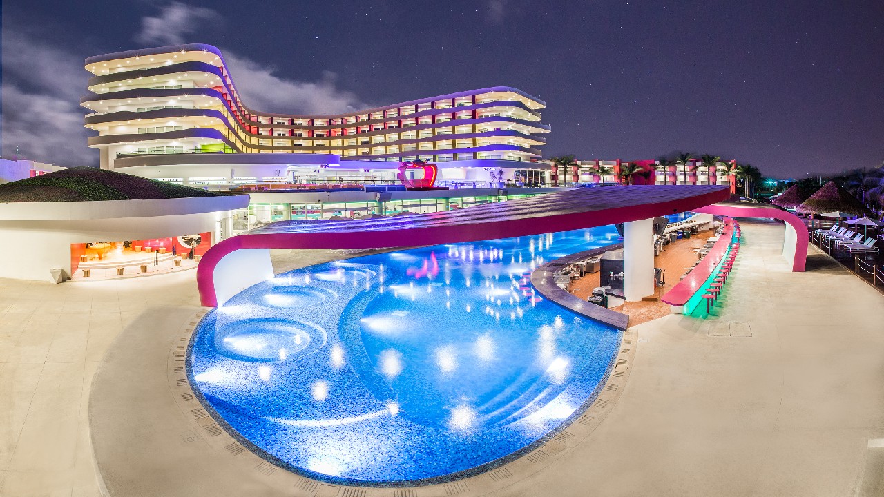 Temptation Cancun Resort Messico: le collezioni B-line nel restyling diretto da Karim Rashid