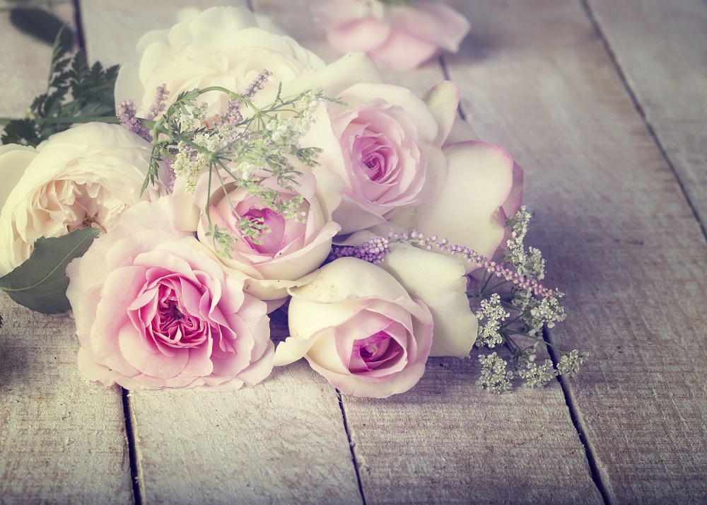 Muore d'infarto mentre lancia il bouquet