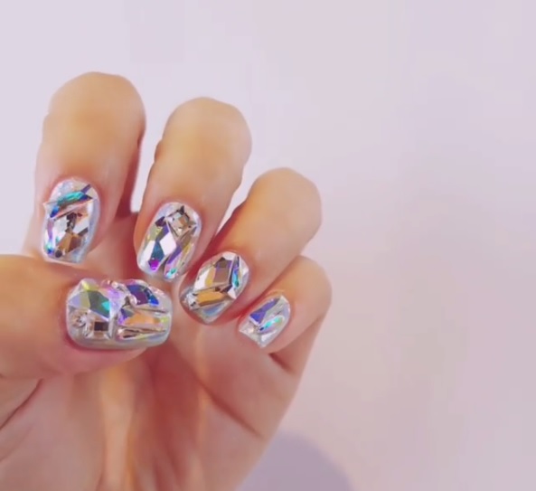 La manicure in 3D spopola su Instagram