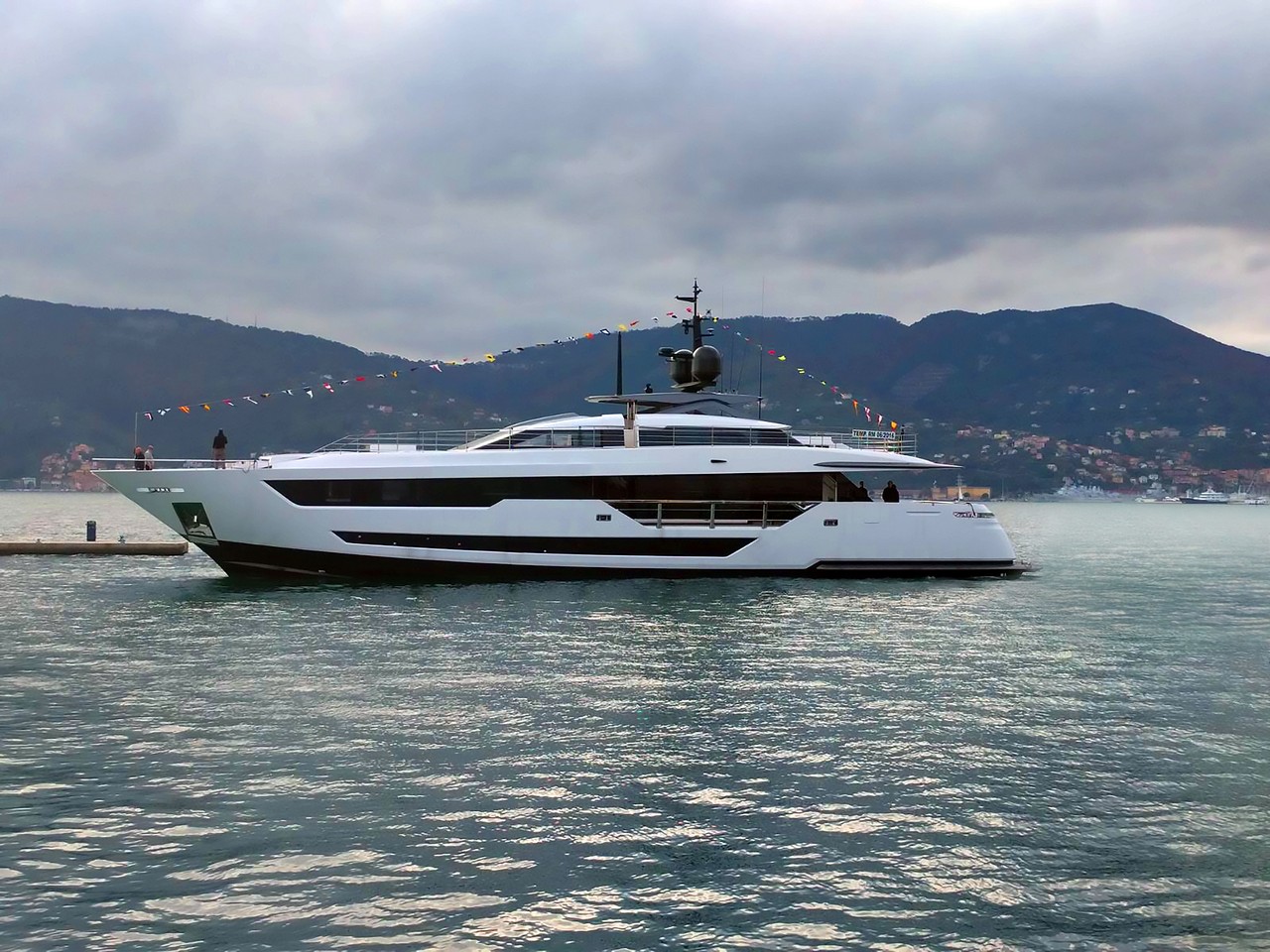 Yacht di lusso Custom Line 120&#8242;: varo tecnico per il primo esemplare