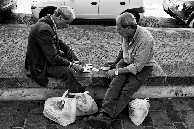 Come si gioca a scopa, le regole e i consigli per giocare bene