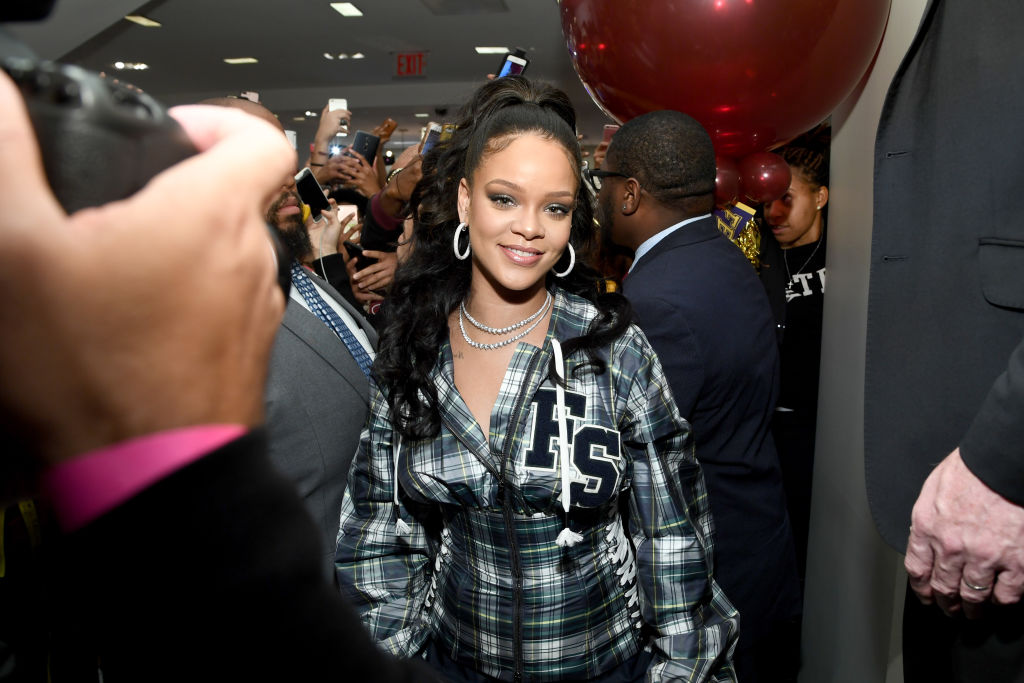 Rihanna contro Snapchat per la pubblicità offensiva sulla violenza domestica