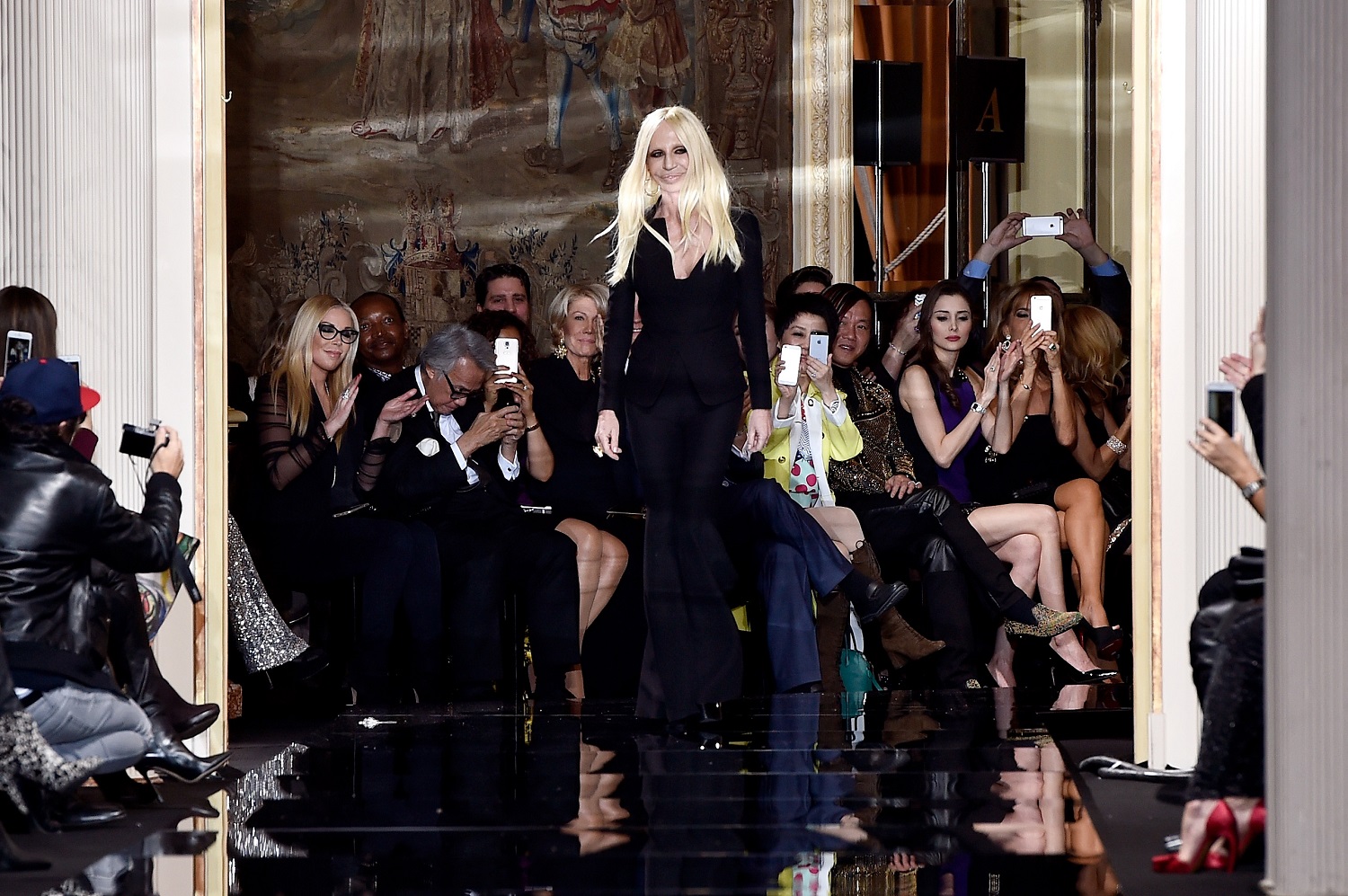 Le pellicce non vanno più di moda: parola di Donatella Versace