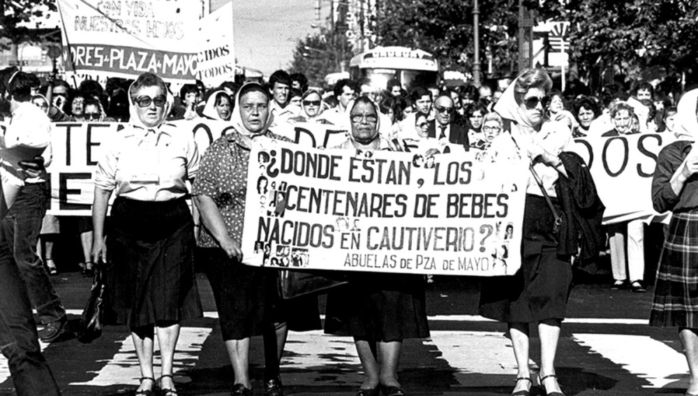 Le nonne di Plaza de Mayo candidate al Nobel per la pace