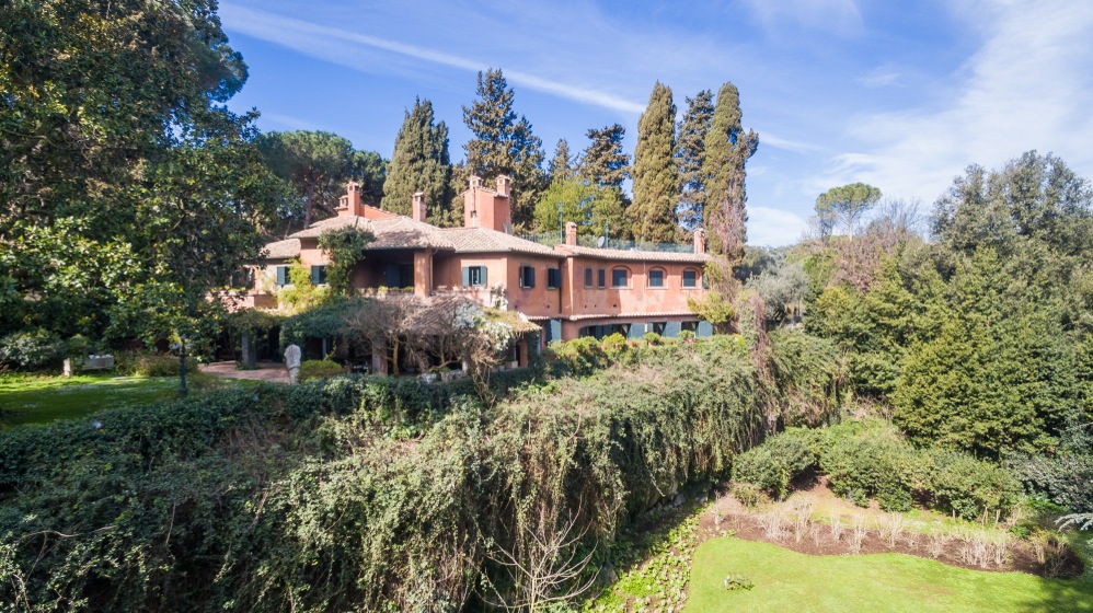 Villa di lusso di Carlo Ponti, marito di Sophia Loren, in vendita a Roma