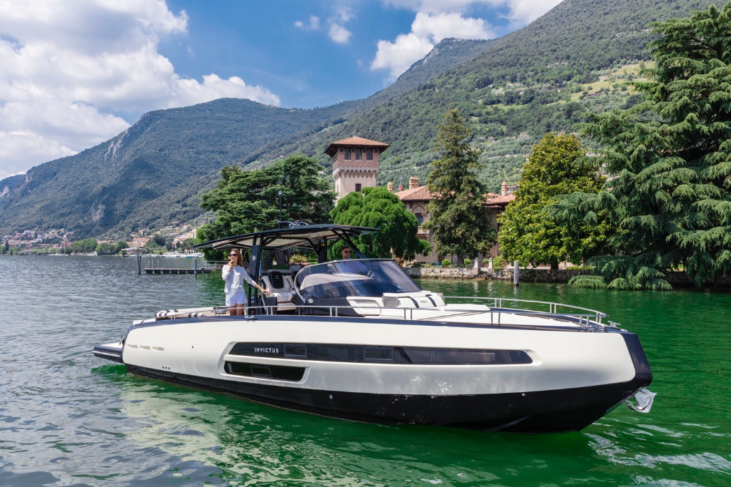 Invictus 370GT Special Edition by Anna Fendi: barca di classe