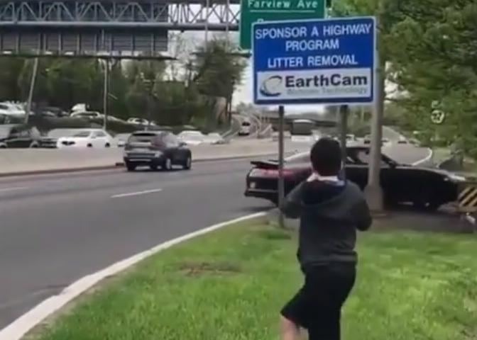 Incidente con la Porsche 911: è fail con la partenza in stile dragster [Video]