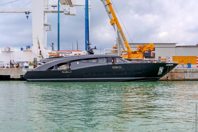 Yacht di lusso CCN Freedom: one-off per Roberto Cavalli