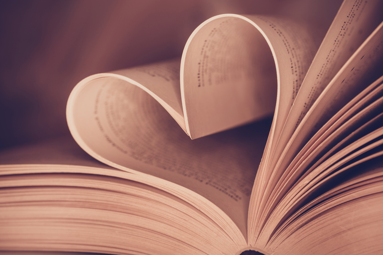 15 libri d’amore da leggere sotto l’ombrellone