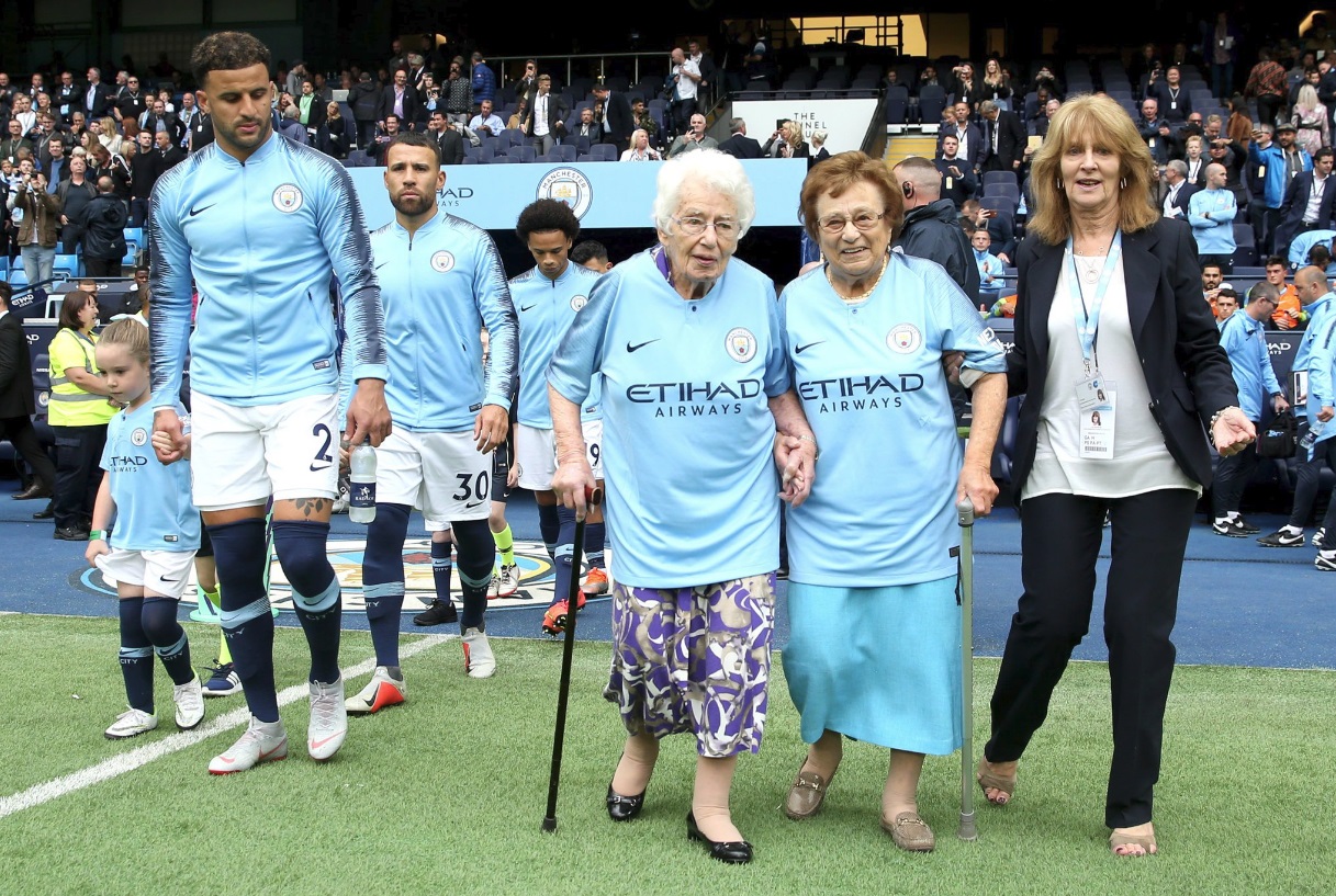 Olga e Vera: le centenarie tifose del Manchester City