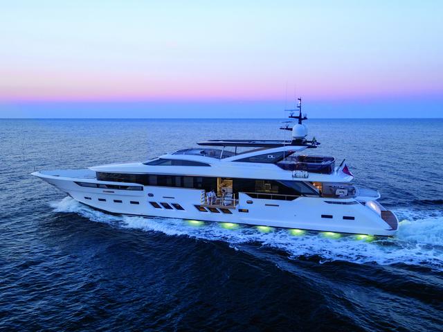 Il nuovo yacht di lusso Dreamline 35 al Cannes Yachting Festival 2018