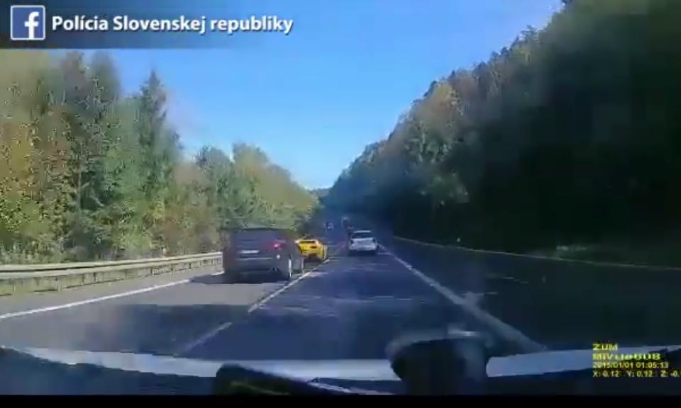 Porsche Cayenne piomba su una Ferrari 458 Spider: terribile incidente [Video]