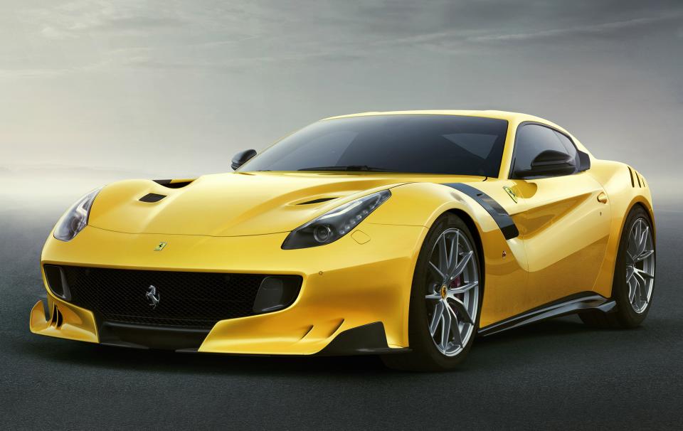 Ferrari F12 Tdf: danza sulla neve con l&#8217;auto sportiva di Maranello [Video]