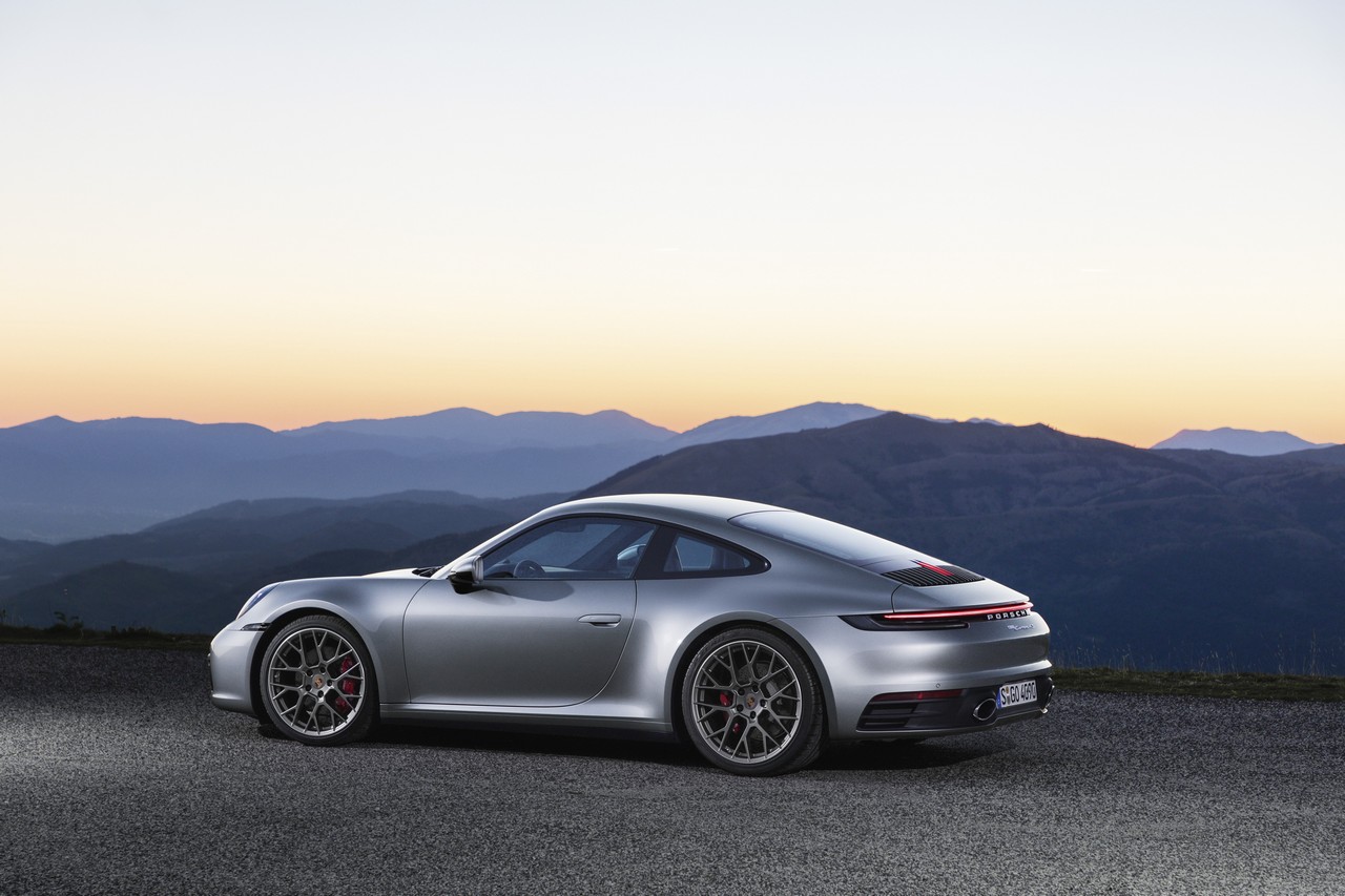 Porsche 911: ecco la nuova serie 992 della supercar tedesca