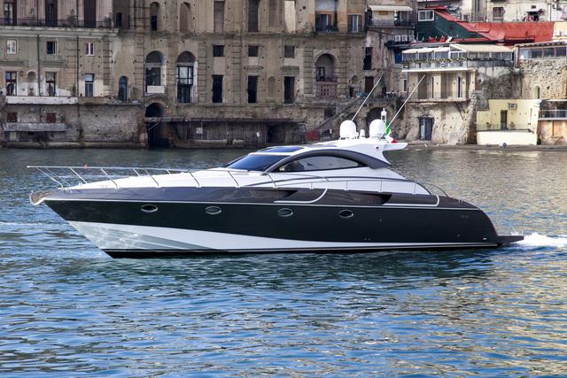 Yacht Rizzardi 48&#8217;IN: uno sport coupé fashion