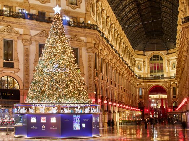 Natale 2018: Swarovski con il suo sfavillante albero a Milano e con Bélen