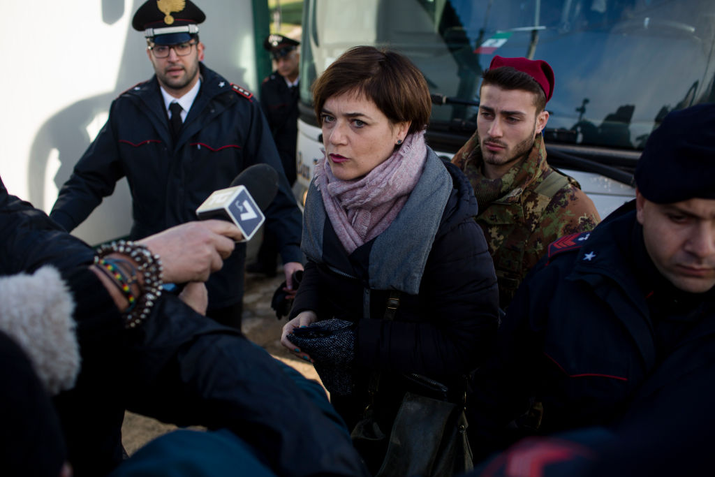 Chi è Rossella Muroni, la donna che ha bloccato il pullman di migranti portati via dal centro di Castelnuovo di Porto