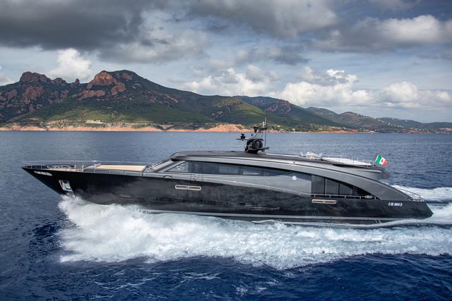 Yacht di lusso CCN Freedom: con lo stile di Roberto Cavalli