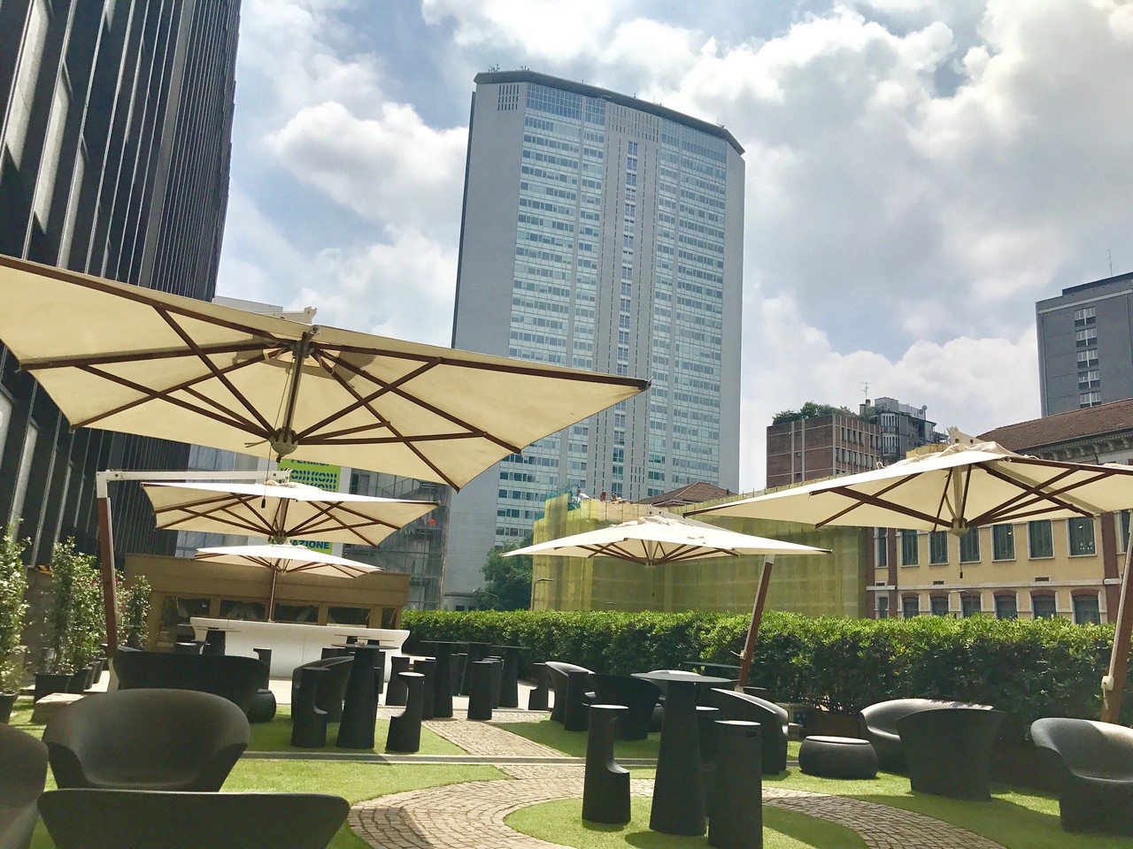 Hotel Hilton Milan: riapre la terrazza glamour di Milano