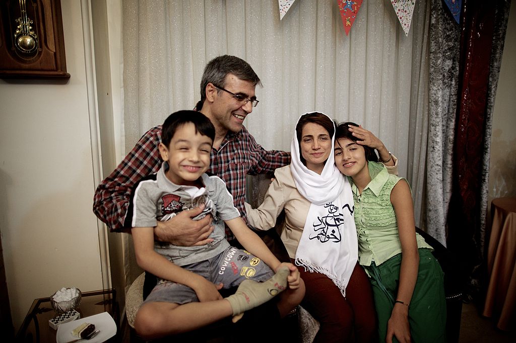 Nasrin Sotoudeh, l&#8217;avvocatessa iraniana paladina dei diritti umani condannata a 38 anni di carcere e 148 frustate