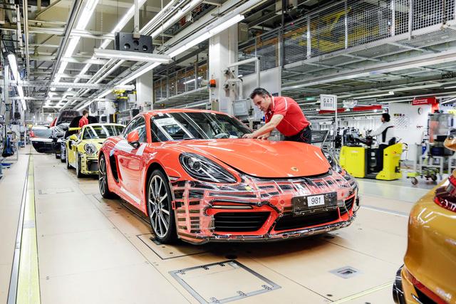 Porsche premia i dipendenti per i risultati record del 2018