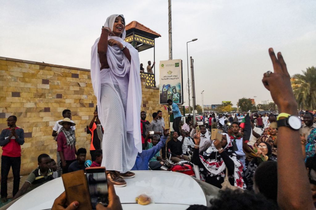 Alaa Salah, la ragazza simbolo delle proteste in Sudan