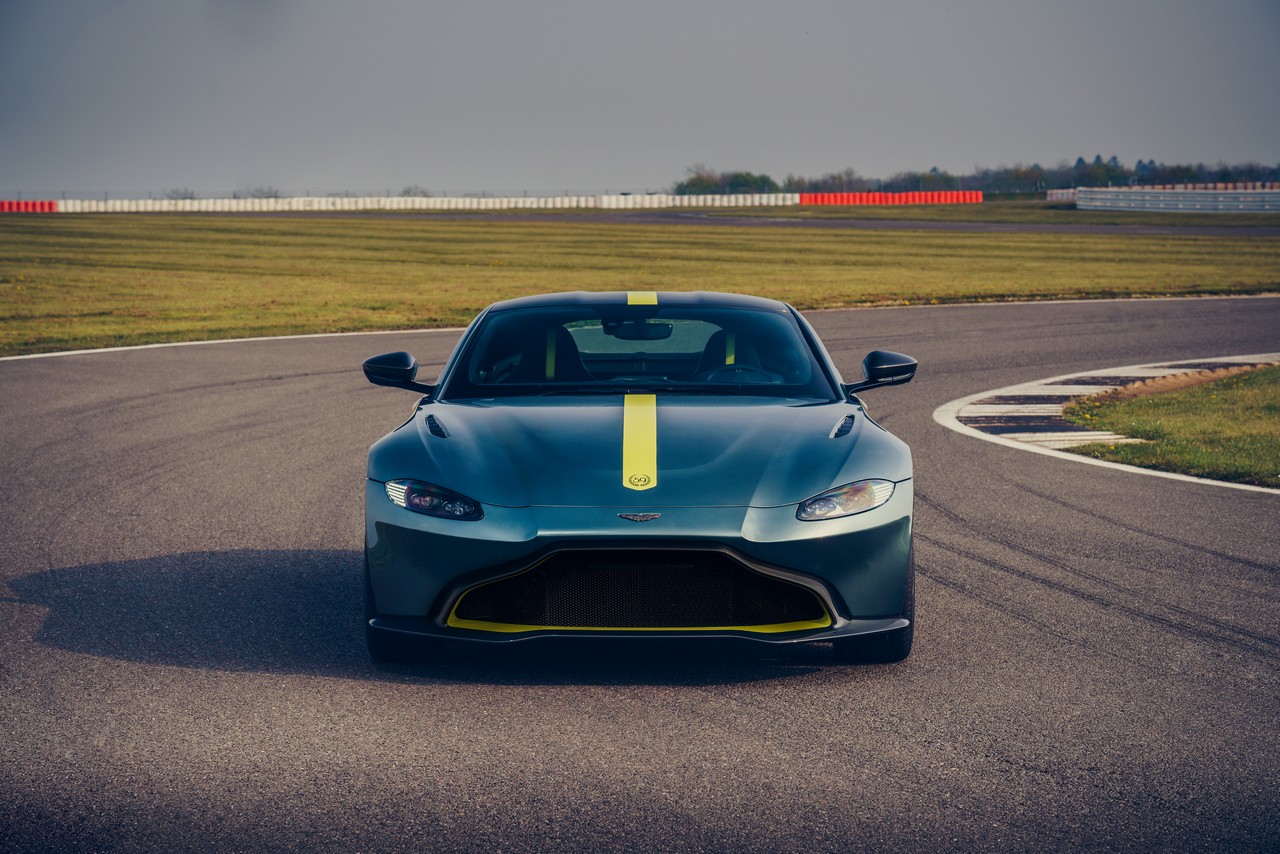 Aston Martin Vantage AMR: serie speciale con cambio manuale