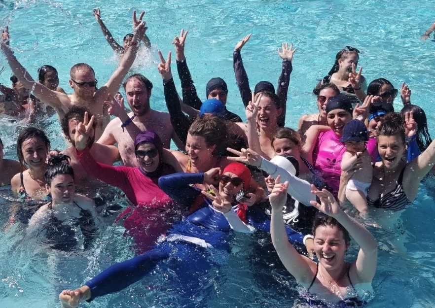 Operazione burkini: la protesta delle donne in piscina a Grenoble