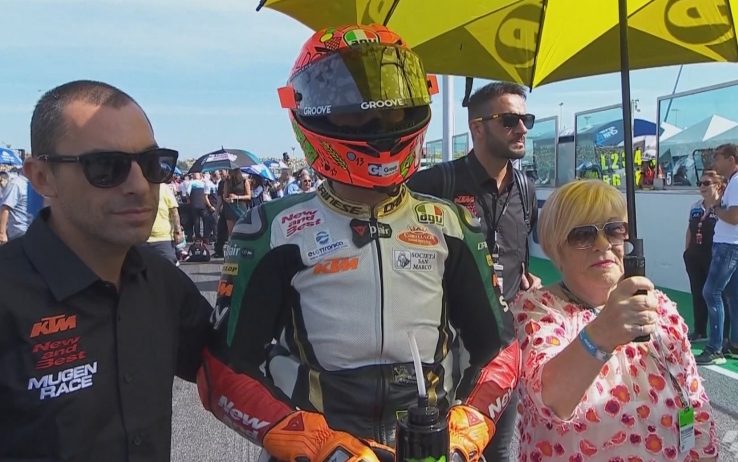 Moto3: l’ombrellina di Andrea Migno è la nonna Walterina