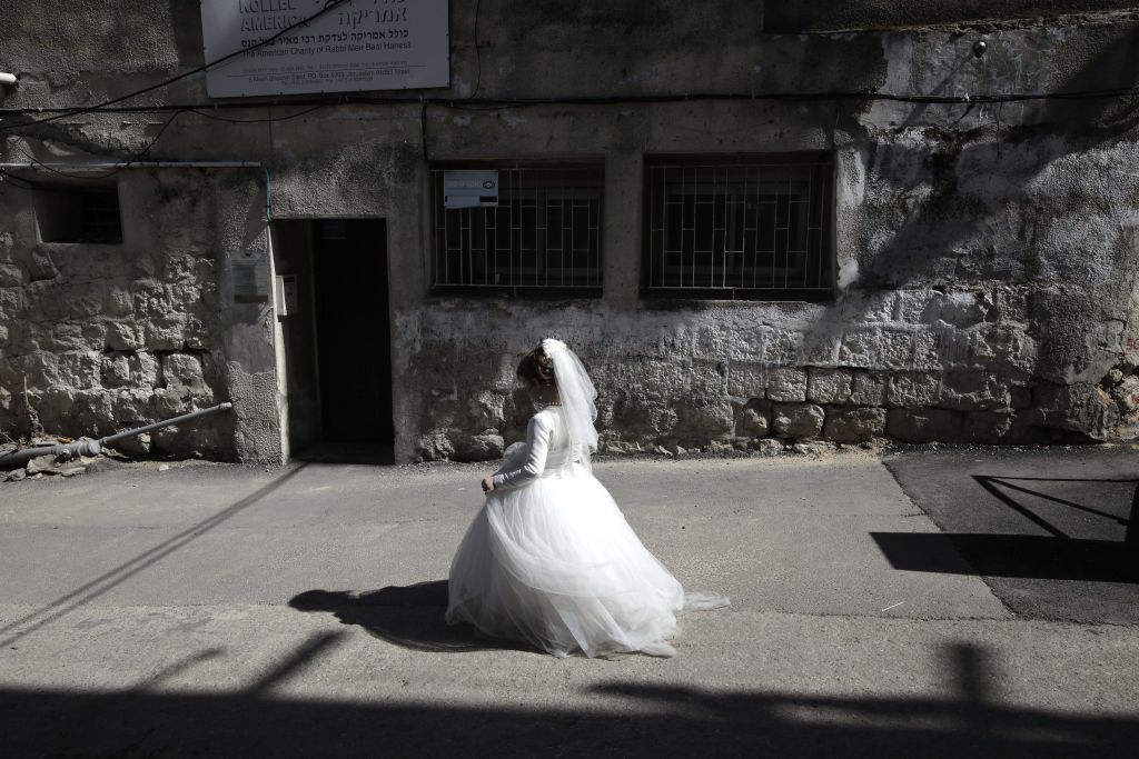 Iran, il tribunale annulla il matrimonio di una sposa bambina di 11 anni