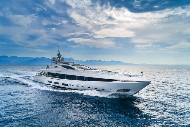 Yacht di lusso: successo di vendite per i Mangusta