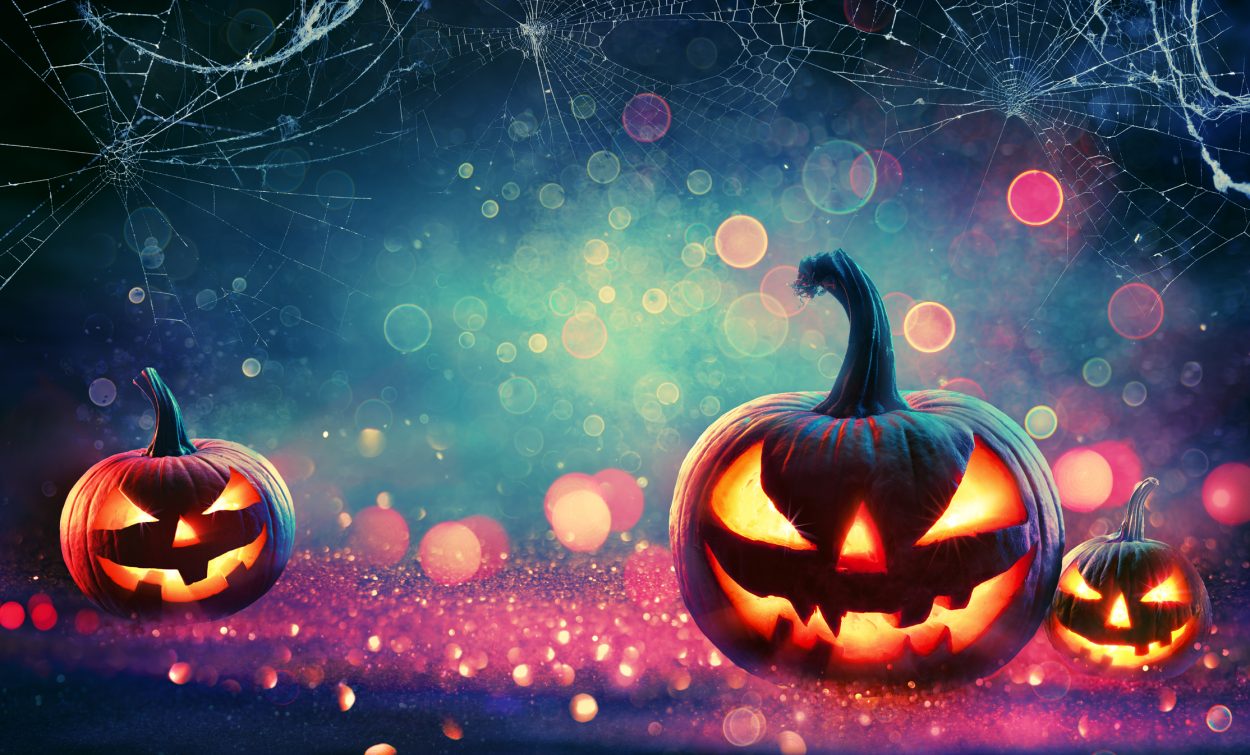 Decorazioni per Halloween: piatti fluorescenti