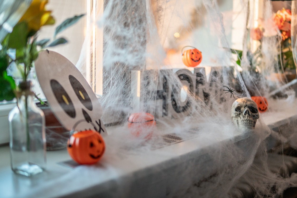 Decorazioni di Halloween fai da te: fantasmi e ragnatele