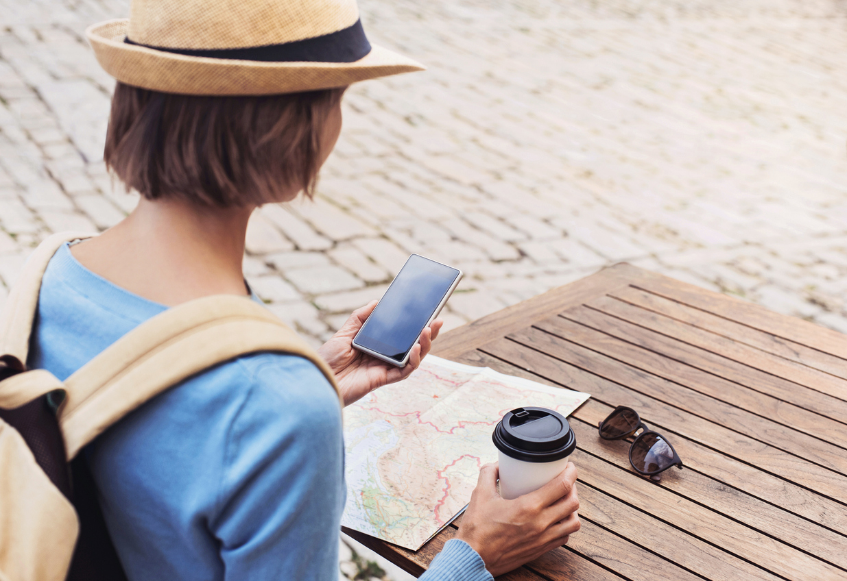 Migliori app per chi viaggia da sola per godersi il mondo