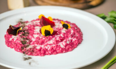 Come preparare il risotto alle rape rosse e salsa gorgonzola dello chef Bartolini