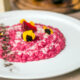 Come preparare il risotto alle rape rosse e salsa gorgonzola dello chef Bartolini