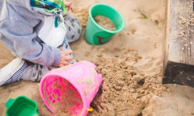 Sabbia da gioco per bambini, come farla in casa con il loro aiuto
