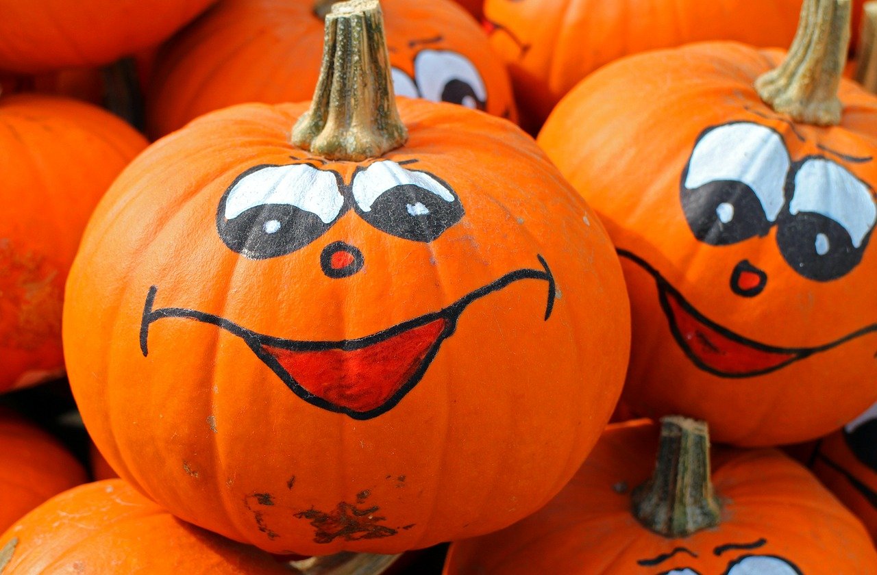 Zucca di Halloween, idee creative per decorarla con i bambini