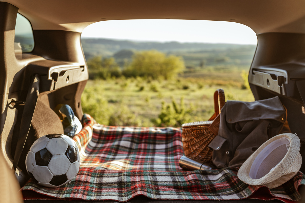 Come tenere tutto in ordine nel bagagliaio auto e vivere felici