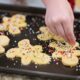 Decorare i biscotti con i bambini: idee originali e golose