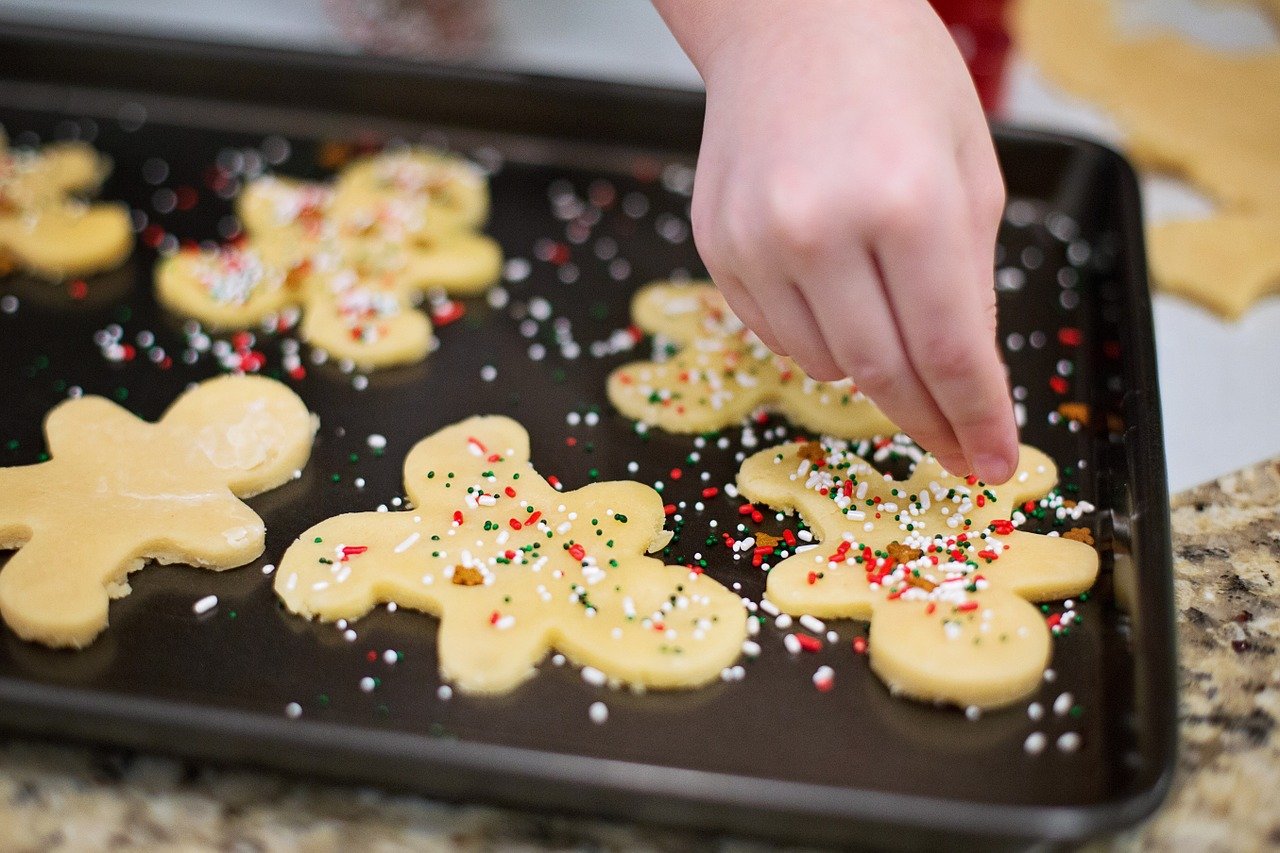 Decorare i biscotti con i bambini: 6 idee originali e golose